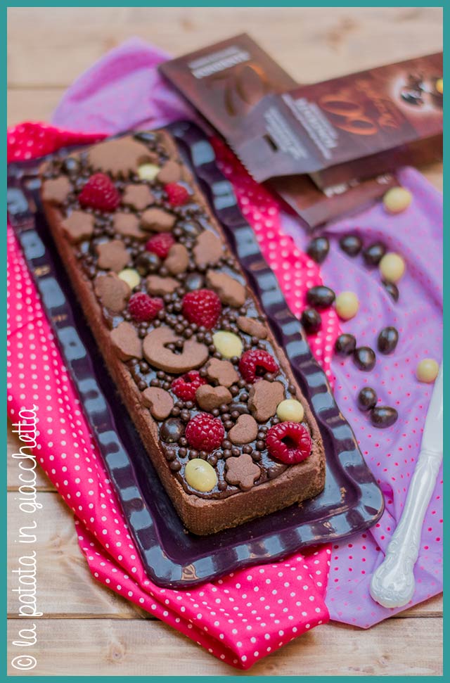 Crostata con lamponi e cioccolata fondente