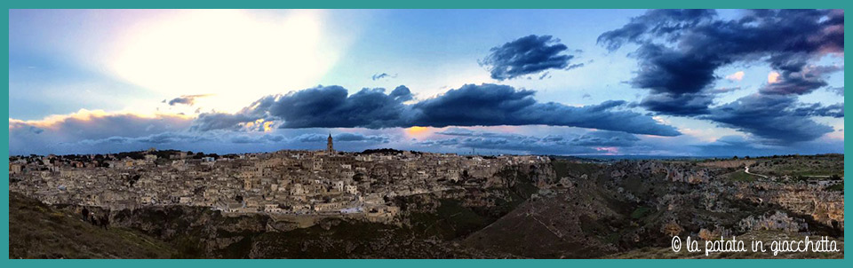 Vista panoramica di Matera dalla Gravina